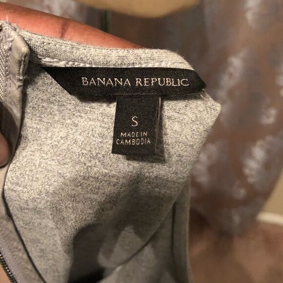 Banana Republic zip back tank ***3 for $25*** - Picture 4 of 4
